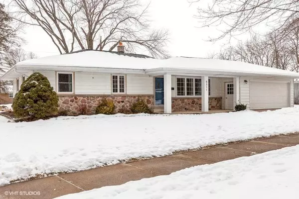 N88W6311 Willowbrooke Dr, Cedarburg, WI 53012