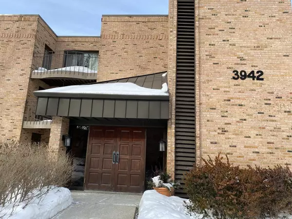 3942 N Oakland AVENUE #342, Shorewood, WI 53211