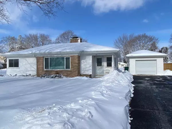 104 E Third AVENUE, Elkhorn, WI 53121