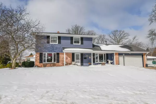 W177N8929 St Thomas Dr, Menomonee Falls, WI 53051