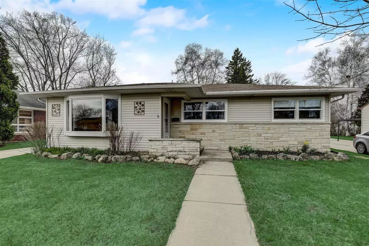 Cedarburg, WI 53012,W63N331 Hillcrest Ave