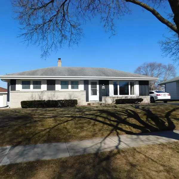 W152N8344 Elm Ln, Menomonee Falls, WI 53051