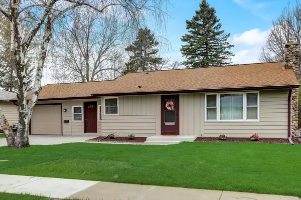 W169N8459 Sheridan Dr, Menomonee Falls, WI 53051