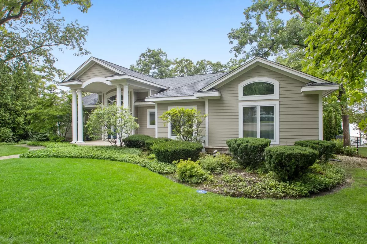 Twin Lakes, WI 53181,1623 E Lake Shore Dr