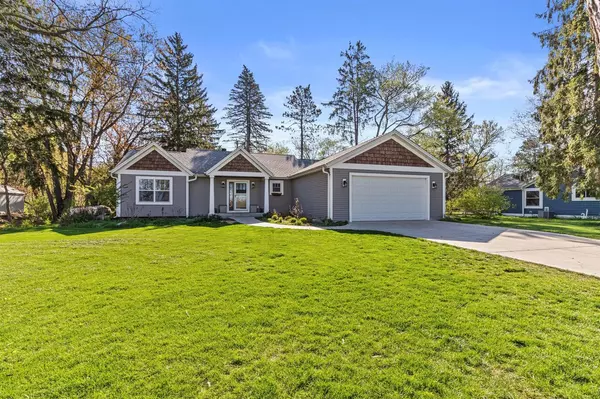 W377S3538 Lake DR, Dousman, WI 53118