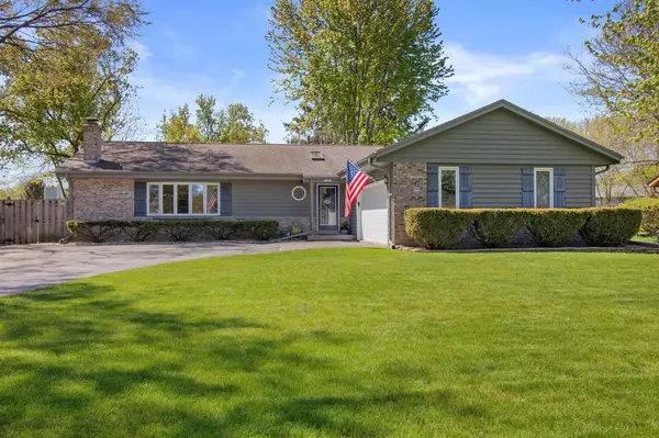 11841 W Edgerton AVENUE, Hales Corners, WI 53130