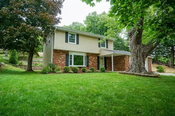 W212N10334 Oak Ln, Colgate, WI 53017