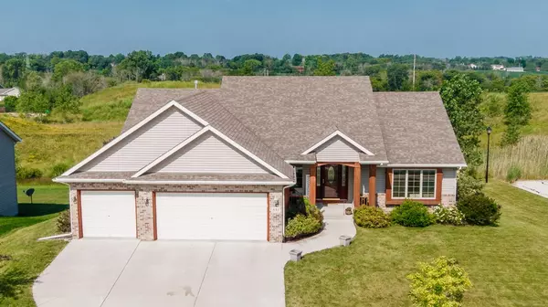 533 Emerald Hills Dr, Fredonia, WI 53021