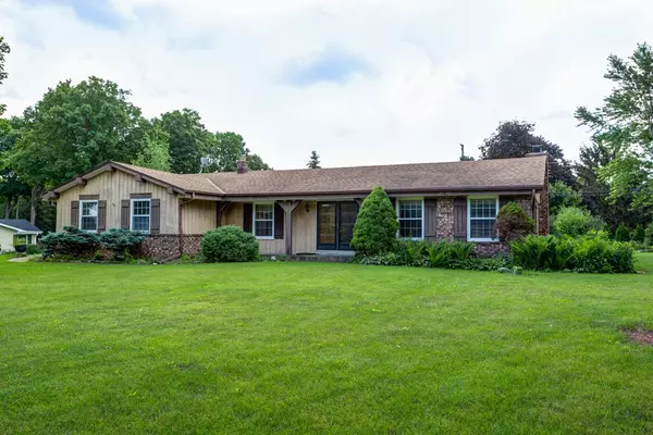 N55W21387 Logan Dr, Menomonee Falls, WI 53051