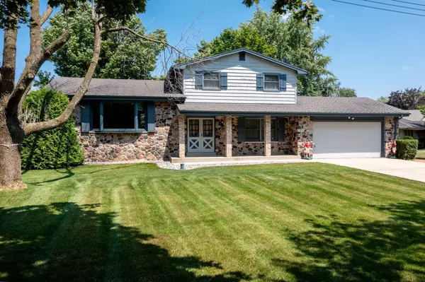 W191S7340 Bay Shore Dr, Muskego, WI 53150