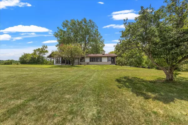 S62W30825 Road X, Mukwonago, WI 53149