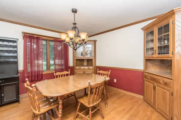 Mukwonago, WI 53149,S83W32784 N Oak Tree CT