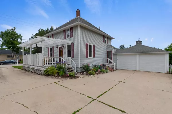 220 N Milwaukee St, Fredonia, WI 53021