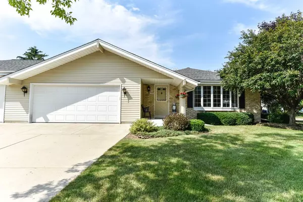 W72N1065 Hampton Ave, Cedarburg, WI 53012