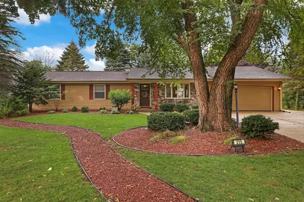 215 S Pine Cir, Whitewater, WI 53190