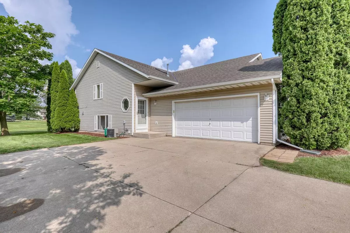 Muskego, WI 53150,W194S8395 Summeridge COURT