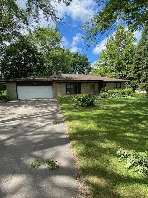 W164S7461 Bay Lane Dr, Muskego, WI 53150