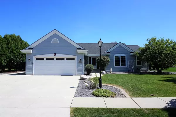 1231 Sandpiper DRIVE, Oconomowoc, WI 53066