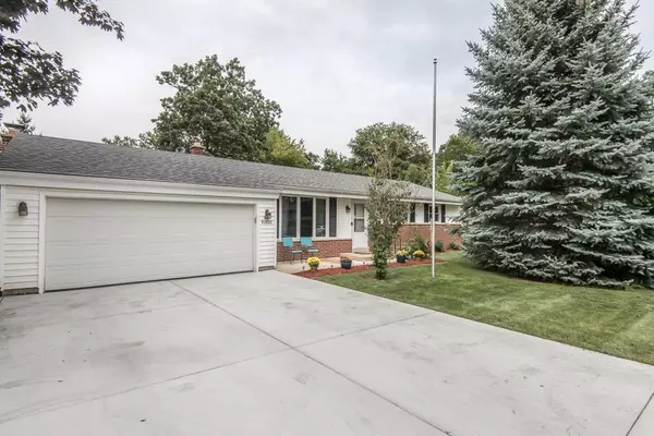 S76W18550 Cook Dr, Muskego, WI 53150