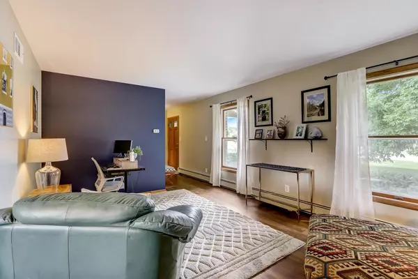 Hales Corners, WI 53130,5267 Robinwood LANE
