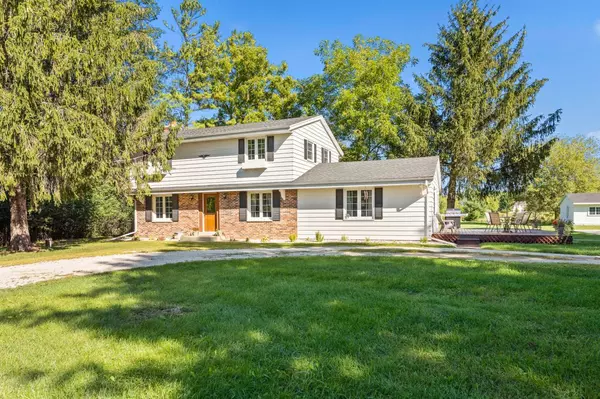 N92W29450 Center Oak Rd, Hartland, WI 53029