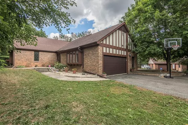 825 Lake St, Twin Lakes, WI 53181