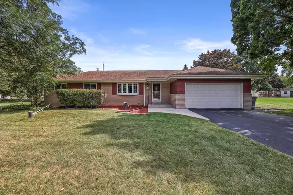 W137S6834 Dunstan Ct, Muskego, WI 53150