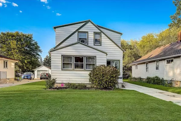 3714 E Iona Ter, Cudahy, WI 53110