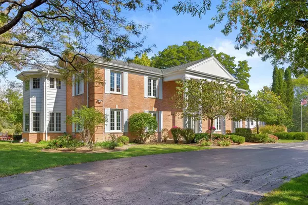 2430 W Cedar LANE, River Hills, WI 53217