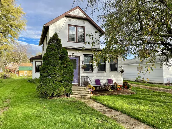 16874 S 6th St, Galesville, WI 54630