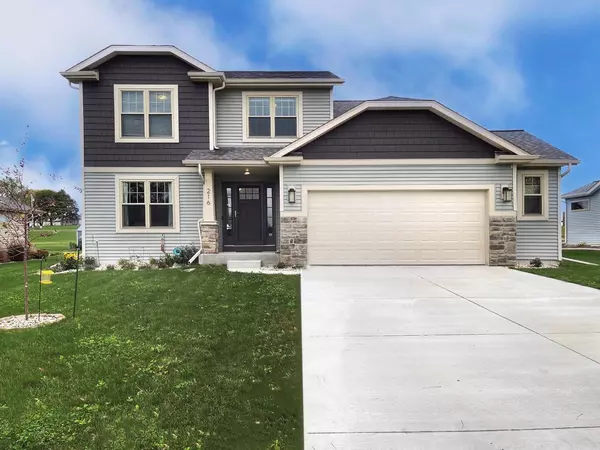 216 Crestview Ln, Lake Mills, WI 53551