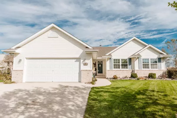 414 Emerald Ct, Fredonia, WI 53021