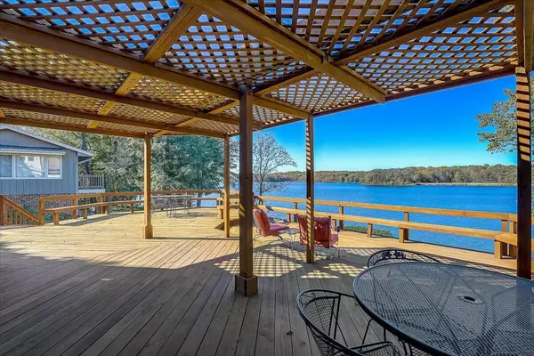 Colgate, WI 53017,103 E Lake Ln