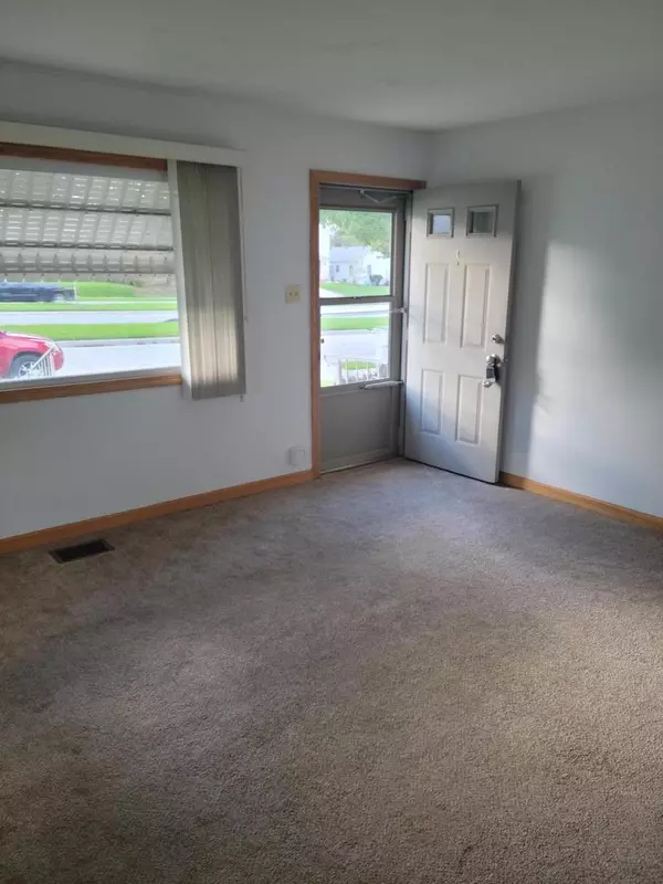 Milwaukee, WI 53219,3332 S 60th St