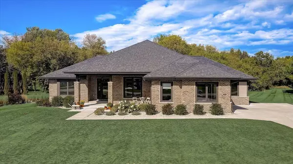 318 Cypress POINT, North Prairie, WI 53153