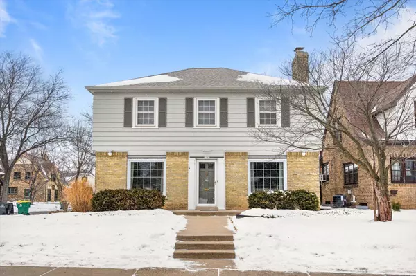 2100 E Lake Bluff Blvd, Shorewood, WI 53211