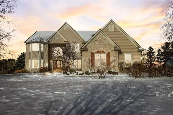 30800 Running Fox Trl, Burlington, WI 53105