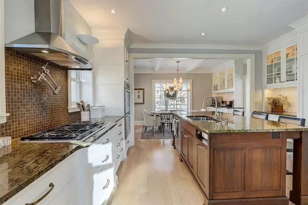 Whitefish Bay, WI 53217,5463 N Lake Dr