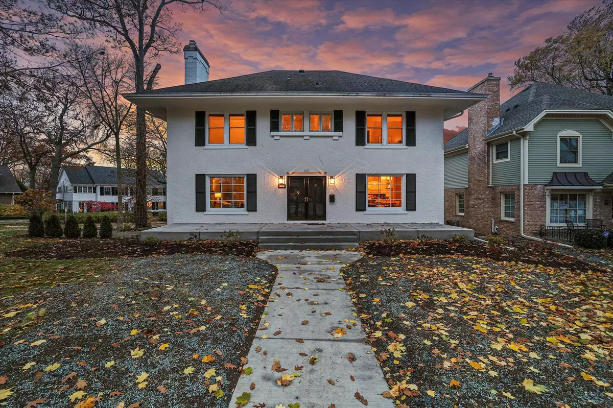 Whitefish Bay, WI 53217,5463 N Lake Dr