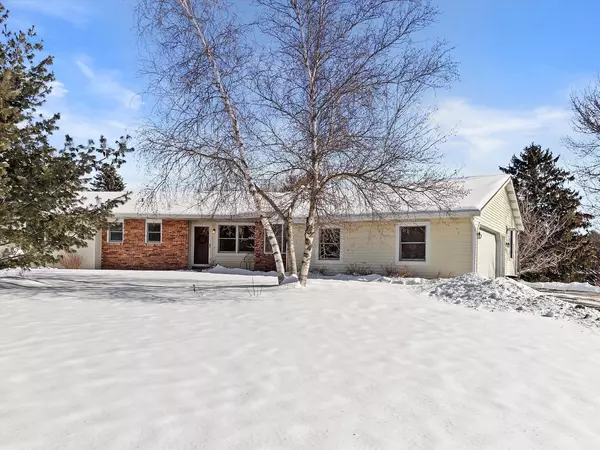 N5944 Lakeview Dr, Elkhorn, WI 53121