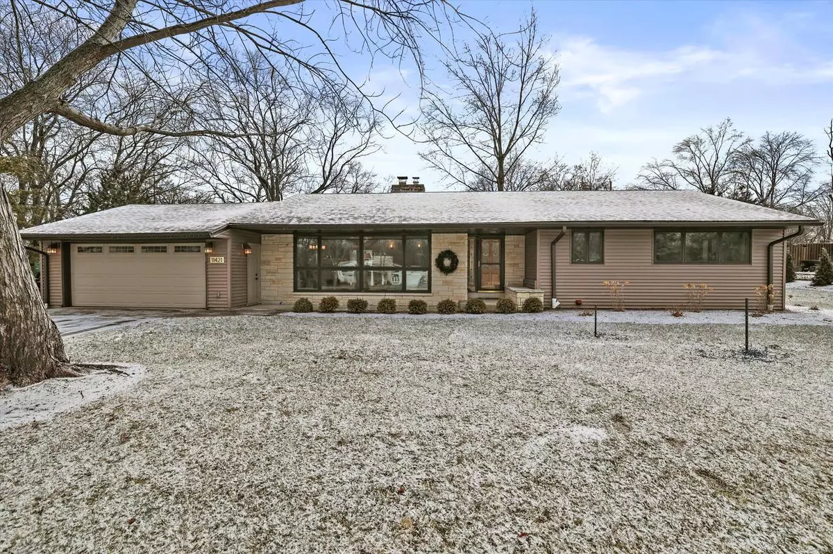 Hales Corners, WI 53130,11421 Arrowhead TRAIL