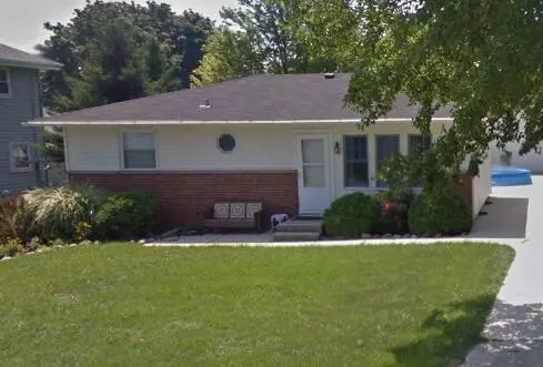 7308 Lakeshore Dr, Racine, WI 53402