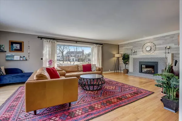 Whitefish Bay, WI 53211,4617 N Wilshire Rd