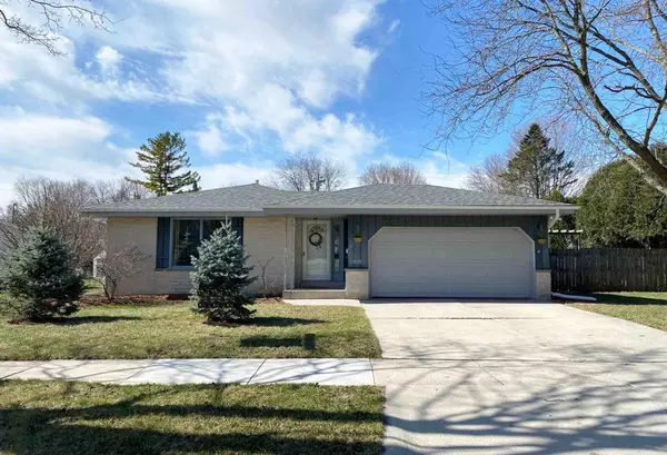 N91W6149 Arbor Dr, Cedarburg, WI 53012