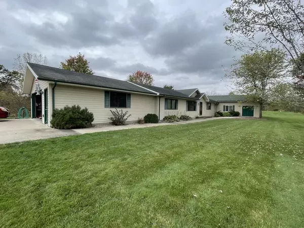 W20517 McKeeth Dr, Galesville, WI 54630
