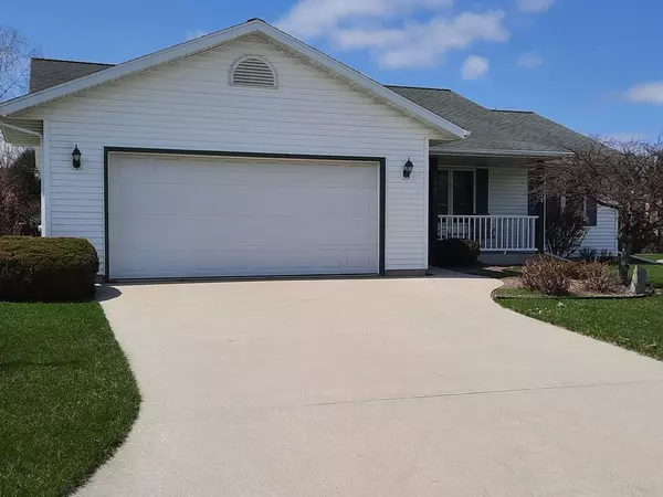 113 Meadow Ridge Dr, Sheboygan Falls, WI 53085