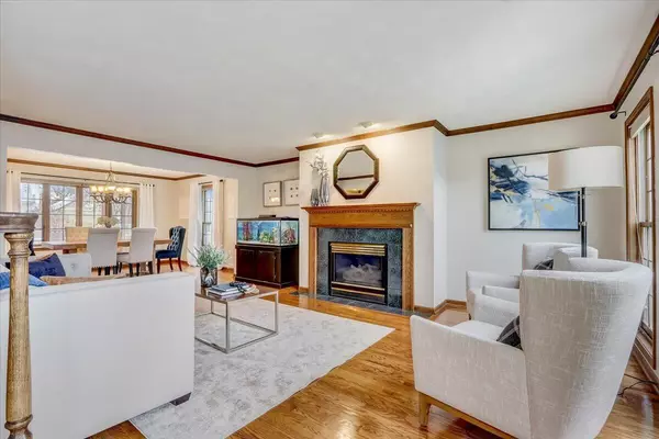 Whitefish Bay, WI 53217,5026 N Santa Monica Blvd