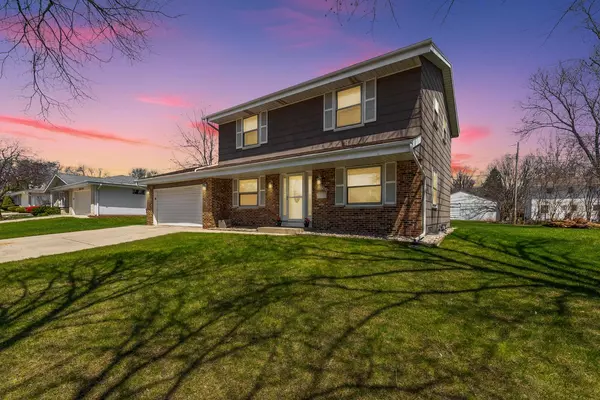 8800 W Petersik ST, Milwaukee, WI 53224