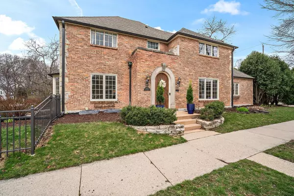 5075 N Cumberland BOULEVARD, Whitefish Bay, WI 53217