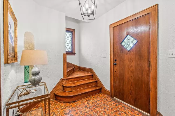 Whitefish Bay, WI 53217,5860 N Kent Ave